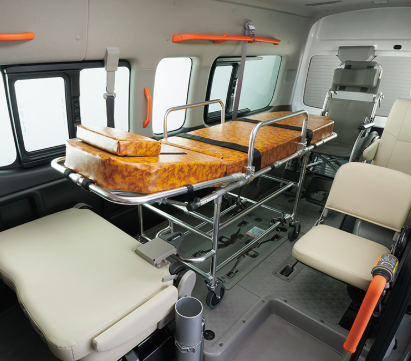 ストレッチャーを設置した車内の様子